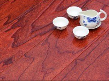 榆木地板，了解一下。