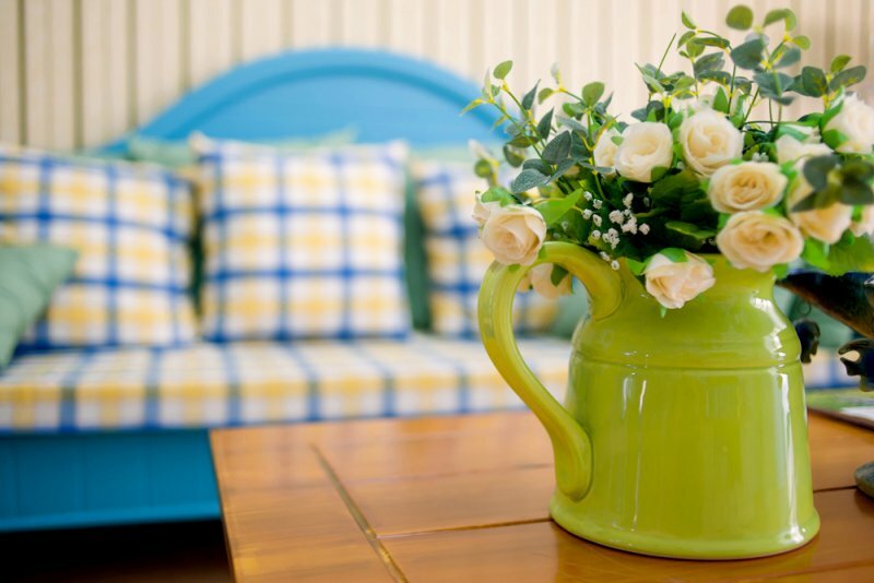 地面裝什么地板更適合現(xiàn)代家居？瓷磚還是地板，你選擇哪個(gè)？