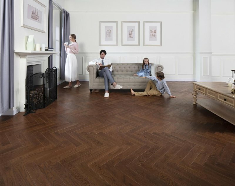 還在用瓷磚？大理石都過(guò)時(shí)了!現(xiàn)在流行的是裝地暖實(shí)木地板